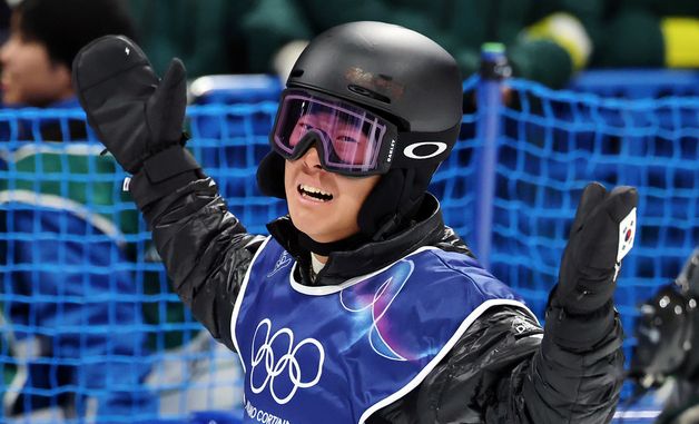 관중 호응 유도하는 이채운