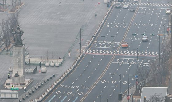 설 연휴 시작, 한산한 서울 도심
