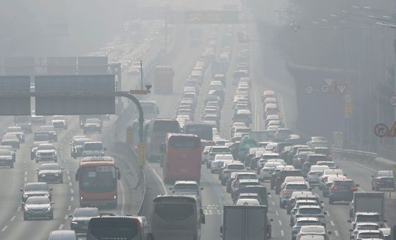 설 연휴 첫날 귀성길 정체 시작