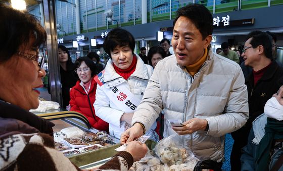 떡 구입하는 오세훈 시장