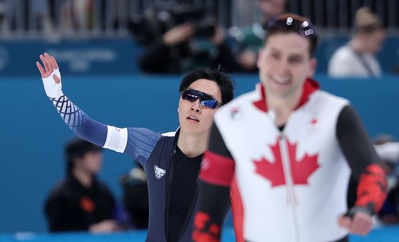 인사하는 구경민