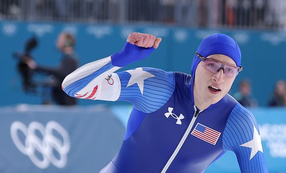 올림픽 신기록에 환호하는 조던 스톨츠