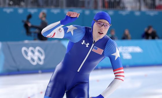 올림픽 신기록에 환호하는 조던 스톨츠