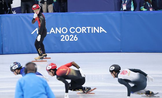 레이스 지켜보는 린샤오쥔