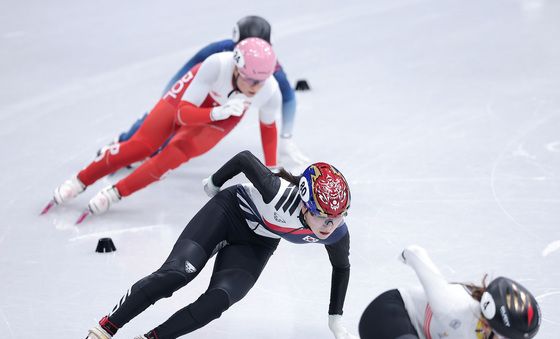 맹추격하는 노도희