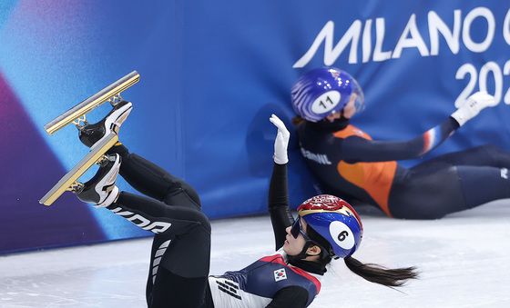 조1위 진출 후 네덜란드 선수와 충돌하는 김길리