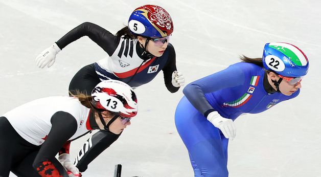 최민정, 호시탐탐 1위 노리는 눈빛