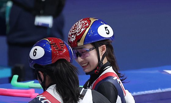 최민정·김길리, 잘했어