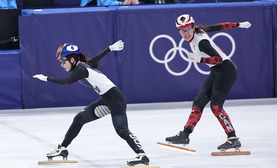 조1위로 결승 진출하는 쇼트트랙 여자 대표팀