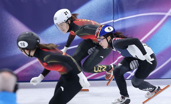 틈 발견 후 질주하는 최민정