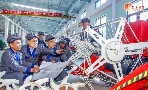 北 “황해남도서 농기계 수리정비성과 확대”…해주 농기계공장 조명