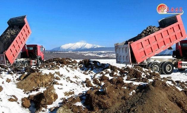 北 “삼지연 수백정보 감자밭에 흙깔이 진행”