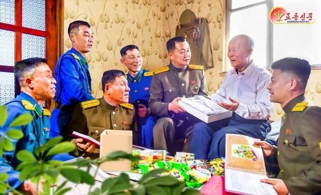 北 “친혈육의 정 안고 전쟁노병 돌봐”…청진시 안전부 조명