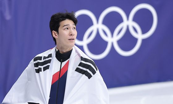 은메달 기쁨 즐기는 황대헌