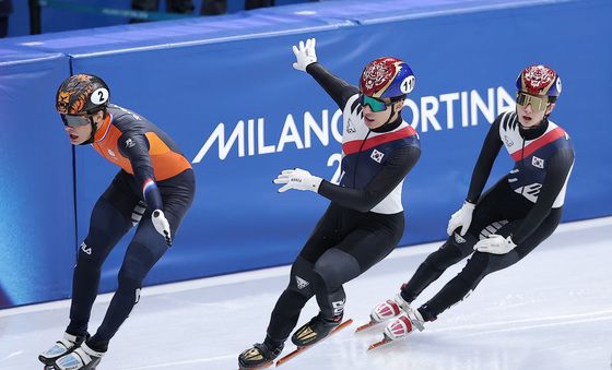 판트 바우트 밀어내는 황대헌