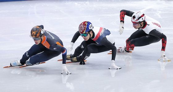 옌스 판트 바우트·윌리엄 단지누와 경합 펼치는 황대헌