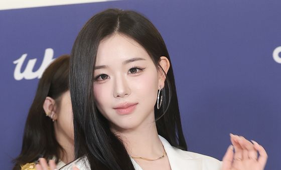 김채연, 두근두근 눈빛