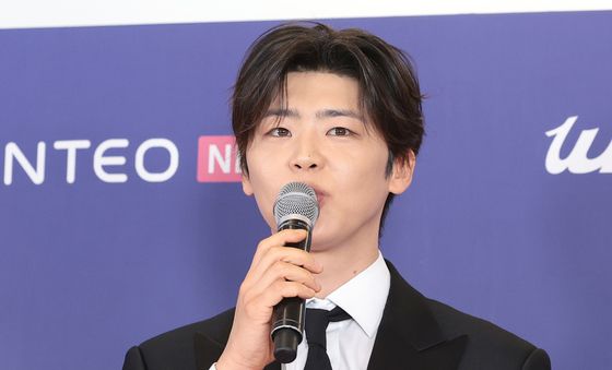박지현, 저 한테 한 눈 팔아 보실래요?