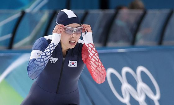 기록 확인하는 이나현