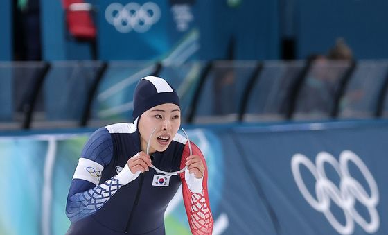 기록 확인하는 이나현