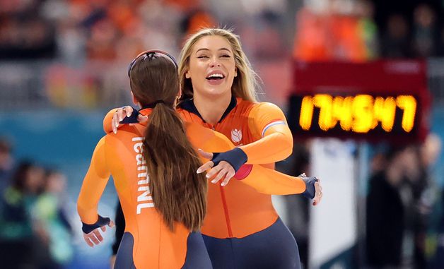 펨케 콕 축하해주는 유타 레이르담