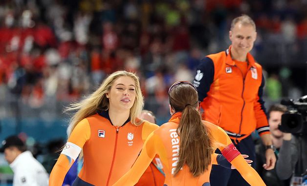 펨케 콕 축하해주는 유타 레이르담