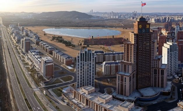북한, 9차 당대회 앞두고 '새별거리' 준공