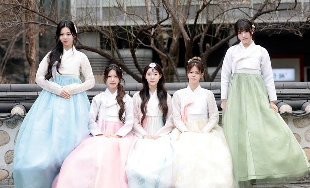 이프아이, 한복 곱게 차려 입고 새해 인사