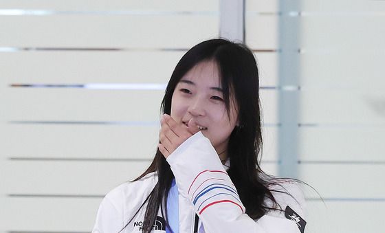 귀국하는 최가온