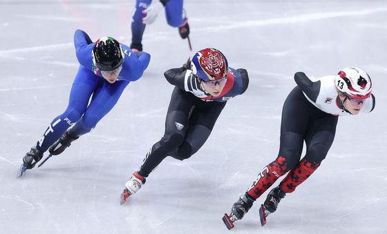 강력한 경쟁자들과 레이스 펼치는 최민정