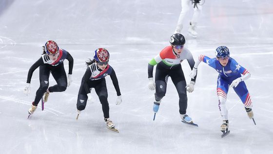 힘차게 스타트하는 김길리·노도희