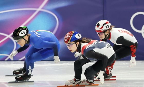 쇼트트랙 최민정, 조 2위 준결선행…폰타나와 동반 생존