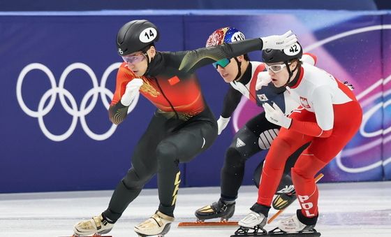 중국에 막히는 황대헌