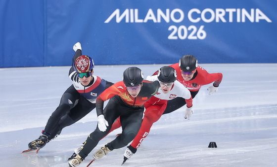 500m 예선서 질주하는 황대헌