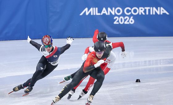 아웃코스 노리는 황대헌