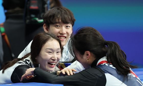 김길리 동메달 기뻐하는 최민정