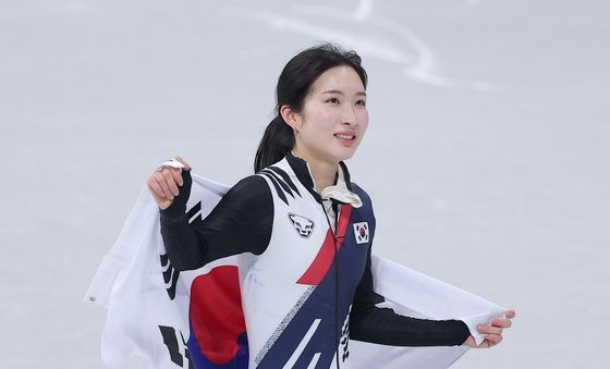 태극기 든 김길리