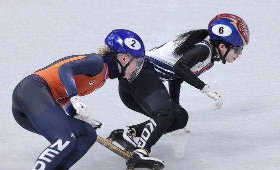 인코스 진입하는 김길리