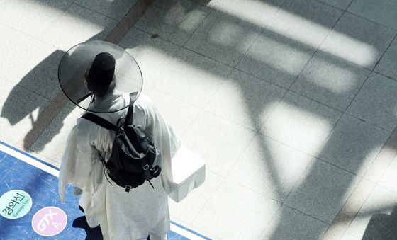 '갓 쓰고 고향 다녀왔습니다'