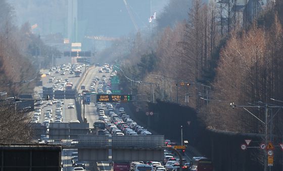 설날 귀경길 정체 절정 향해