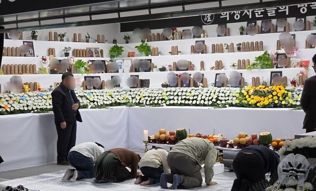 유가족, 여객기 참사 설 합동차례