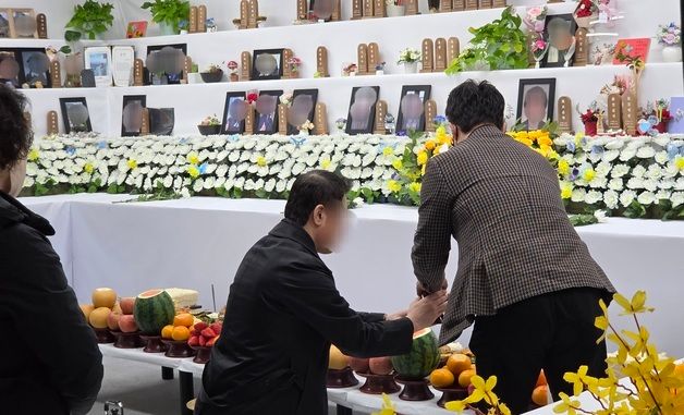 유가족, 여객기 참사 설 합동차례
