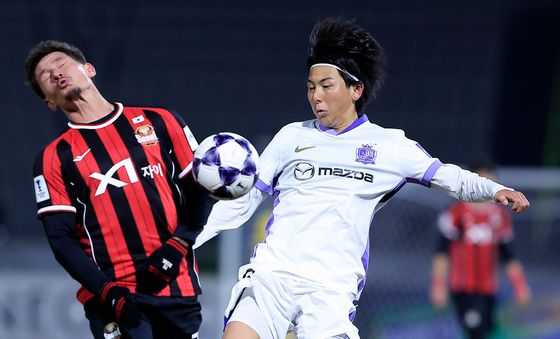 클리말라 '올라간 발에 깜짝'