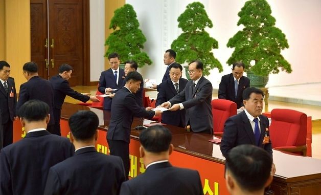 北 9차 당대회 대표수여식에 참석한 조용원·박정천