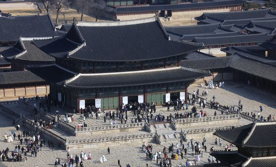 '경복궁 찾은 나들이객'