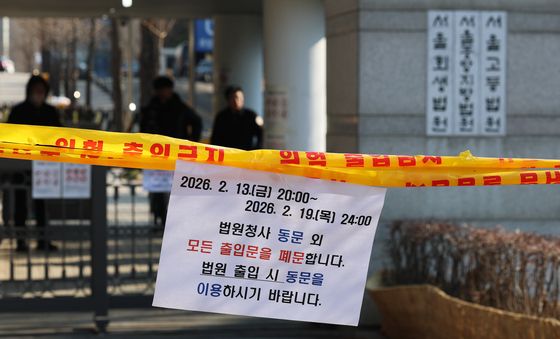 尹 내란 선고 앞두고 출입문 통제