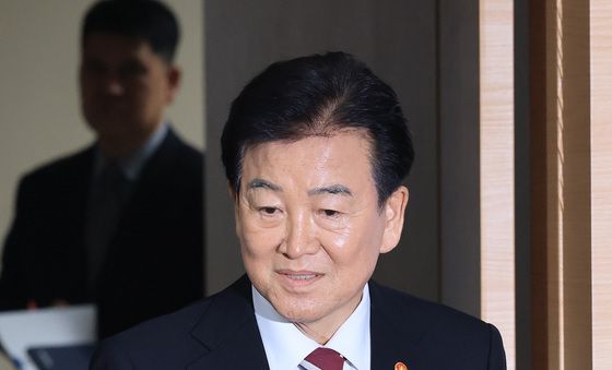 브리핑 나서는 정동영 장관