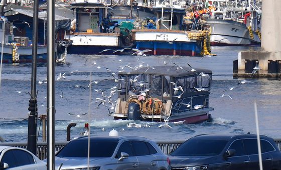 설 연휴 마지막 날 즐기는 관광객들