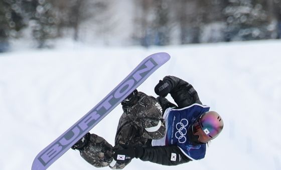 결선 2차 시기 날아오른 유승은