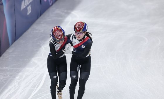 기쁨 나누는 김길리와 최민정